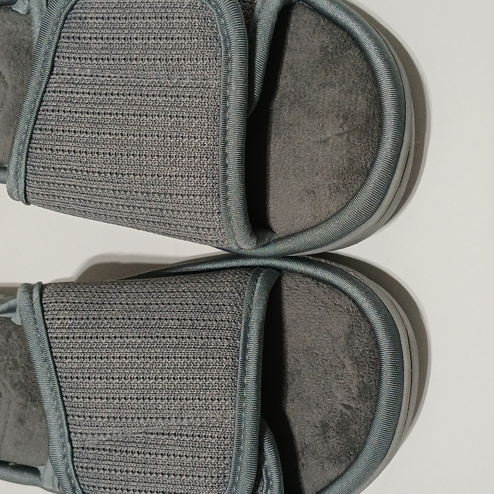 Isotoner Adjustable Slide Slipers, Women's  Size  7.5-8 - Picture 8 of 9
